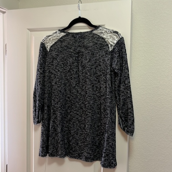 Motherhood Maternity Women’s blue top, size medium, length 26 inches. - Picture 3 of 5